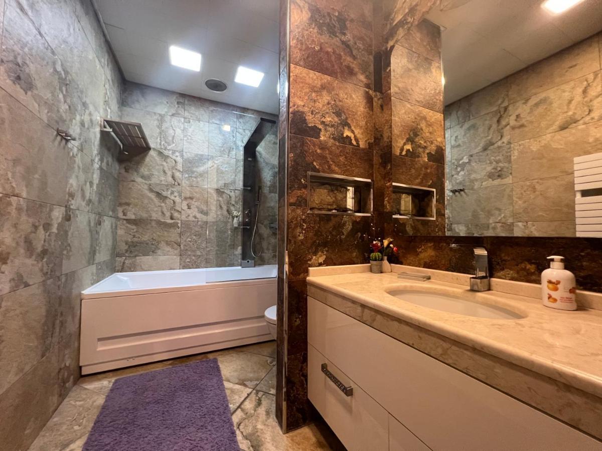 Megafun Luxury Family Apartment Bakoe Buitenkant foto