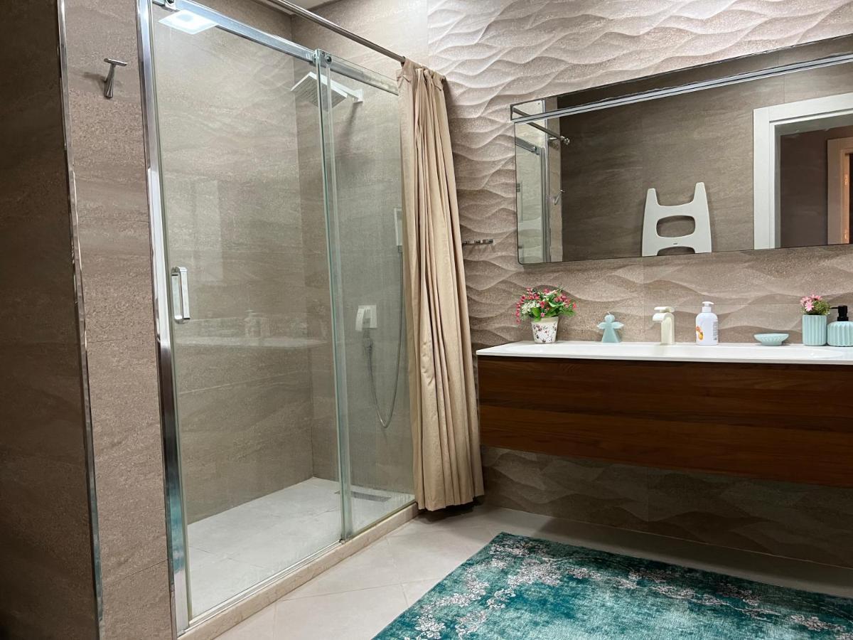Megafun Luxury Family Apartment Bakoe Buitenkant foto